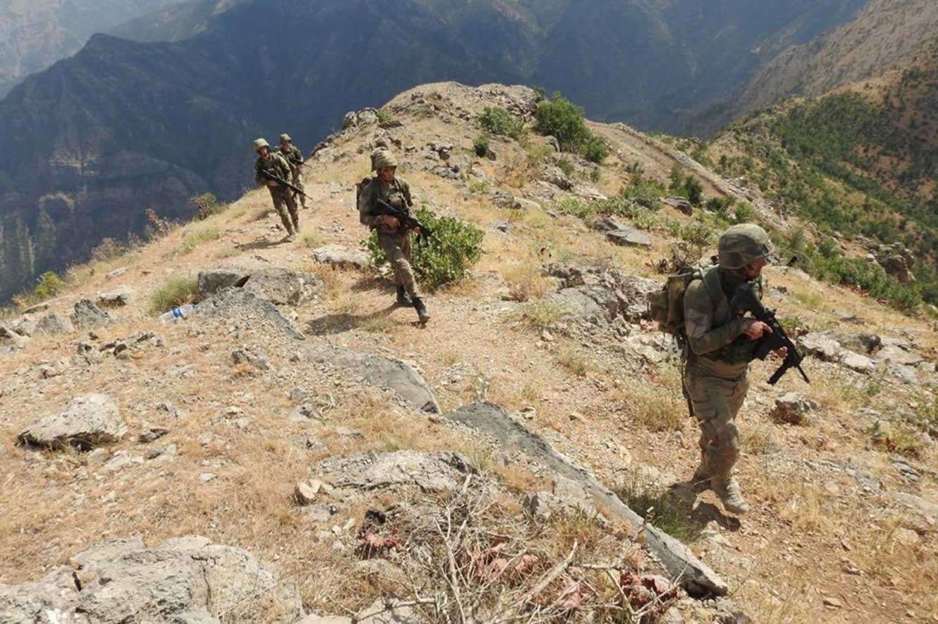 Pençe-Şimşek bölgesinde 2 PKK elemanı öldürüldü Pençe-Şimşek bölgesinde 2 PKK elemanı öldürüldü